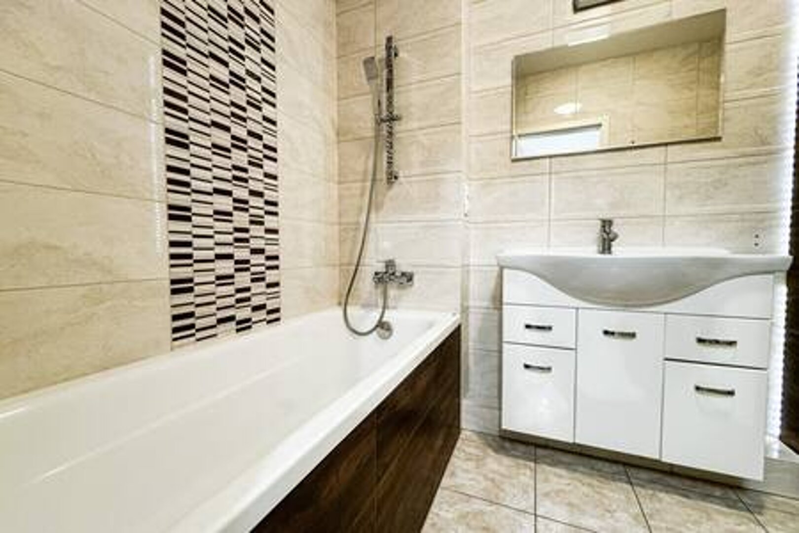 REALSY MANAGEMENT - 6